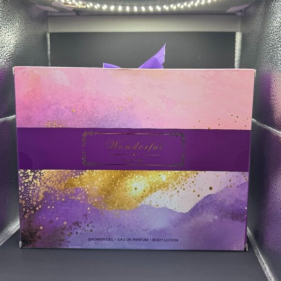 Wonderful Pour Femme 3-Piece Gift Set: Eau de Parfum, Shower Gel & Body … - Picture 2 of 5